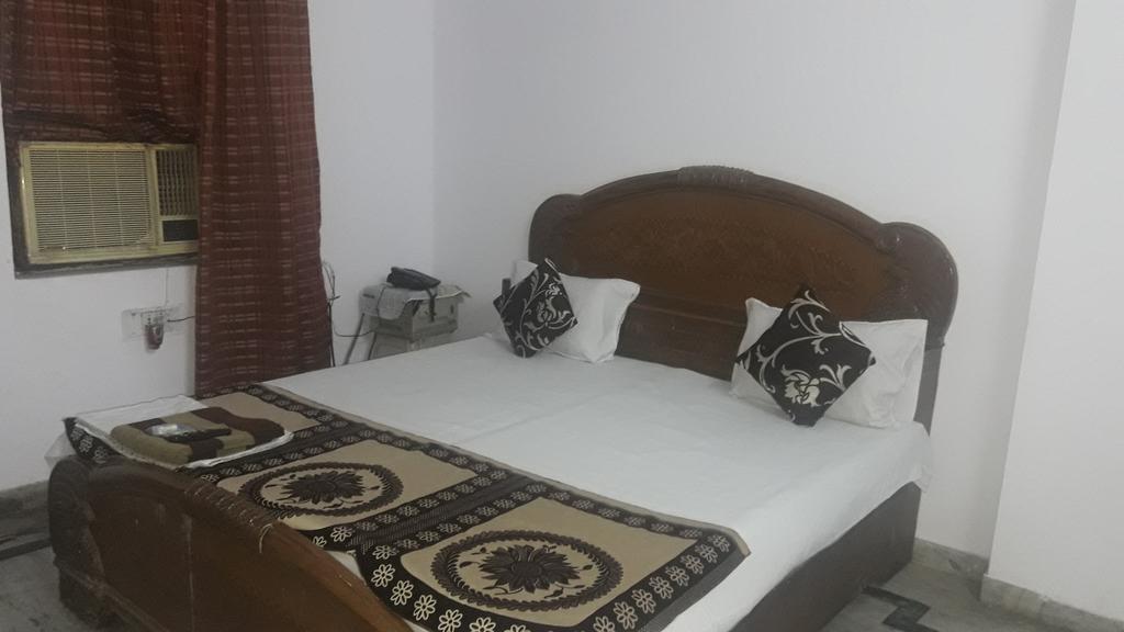 Oyo Rajdhani Guest House Faridabad Esterno foto