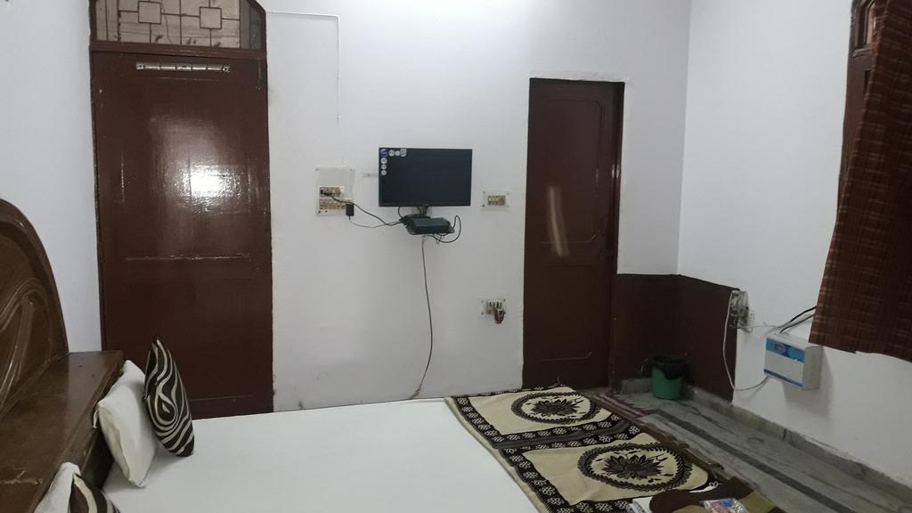 Oyo Rajdhani Guest House Faridabad Esterno foto